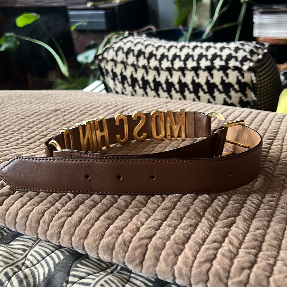 Moschino vintage Brown Belt with Gold Lettering. Style 401135. - Picture 3 of 3